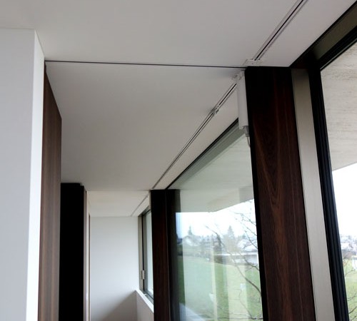 Vorhangstange mit Schiebetür und Weissputz - Gipsergeschäft Frank Buchser