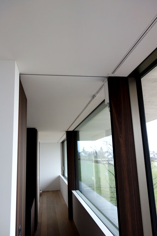 Vorhangstange mit Schiebetür und Weissputz - Gipsergeschäft Frank Buchser