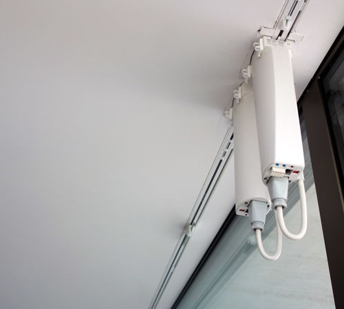 Unterputz Vorhangschienen mit elektrischem Motor - Gipsergeschäft Frank Buchser